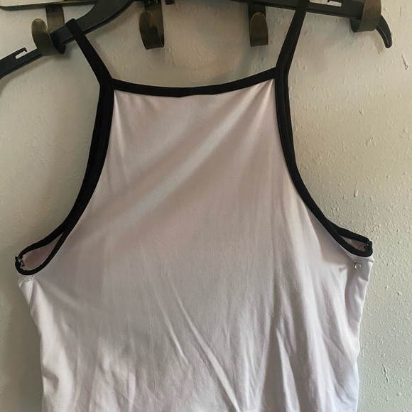 Cropped Tank Top - Picture 2 of 2
